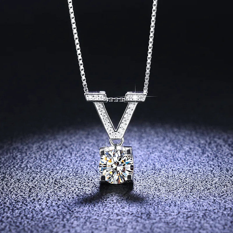 Anti-Tarnish Stainless Steel Silver-Plated V-Shape Circular Solitaire Pendant - Wholesale